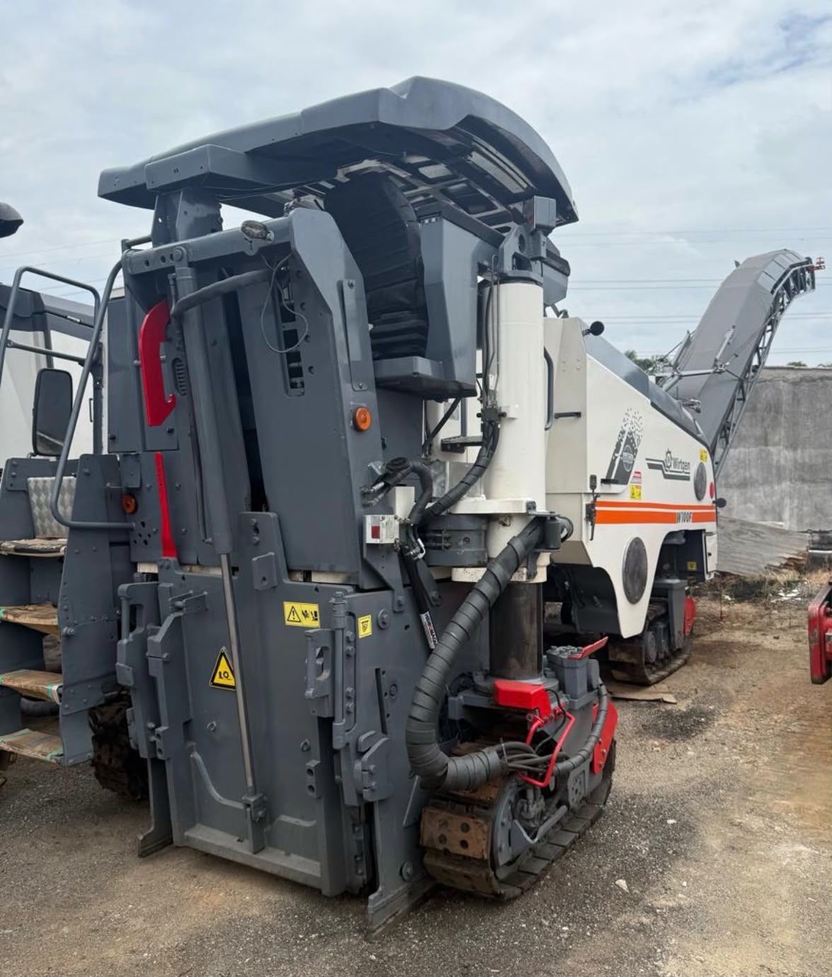 Wirtgen W100F (2014)